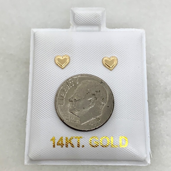 14K Gold Small 5mm Heart Stud Earrings - Picture 5 of 8